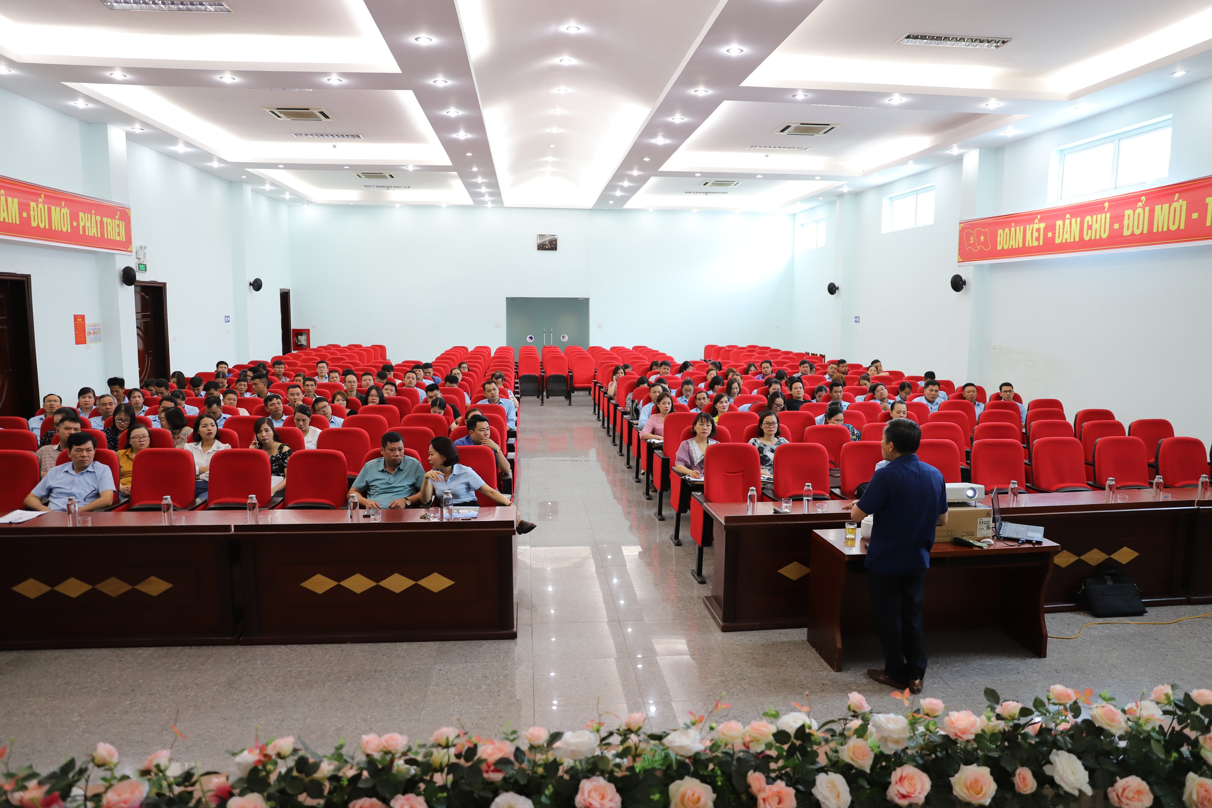 CÔNG ĐOÀN CÔNG TY MÔI TRƯỜNG TẬP HUẤN NGHIỆP VỤ CHO CÁN BỘ CÔNG ĐOÀN